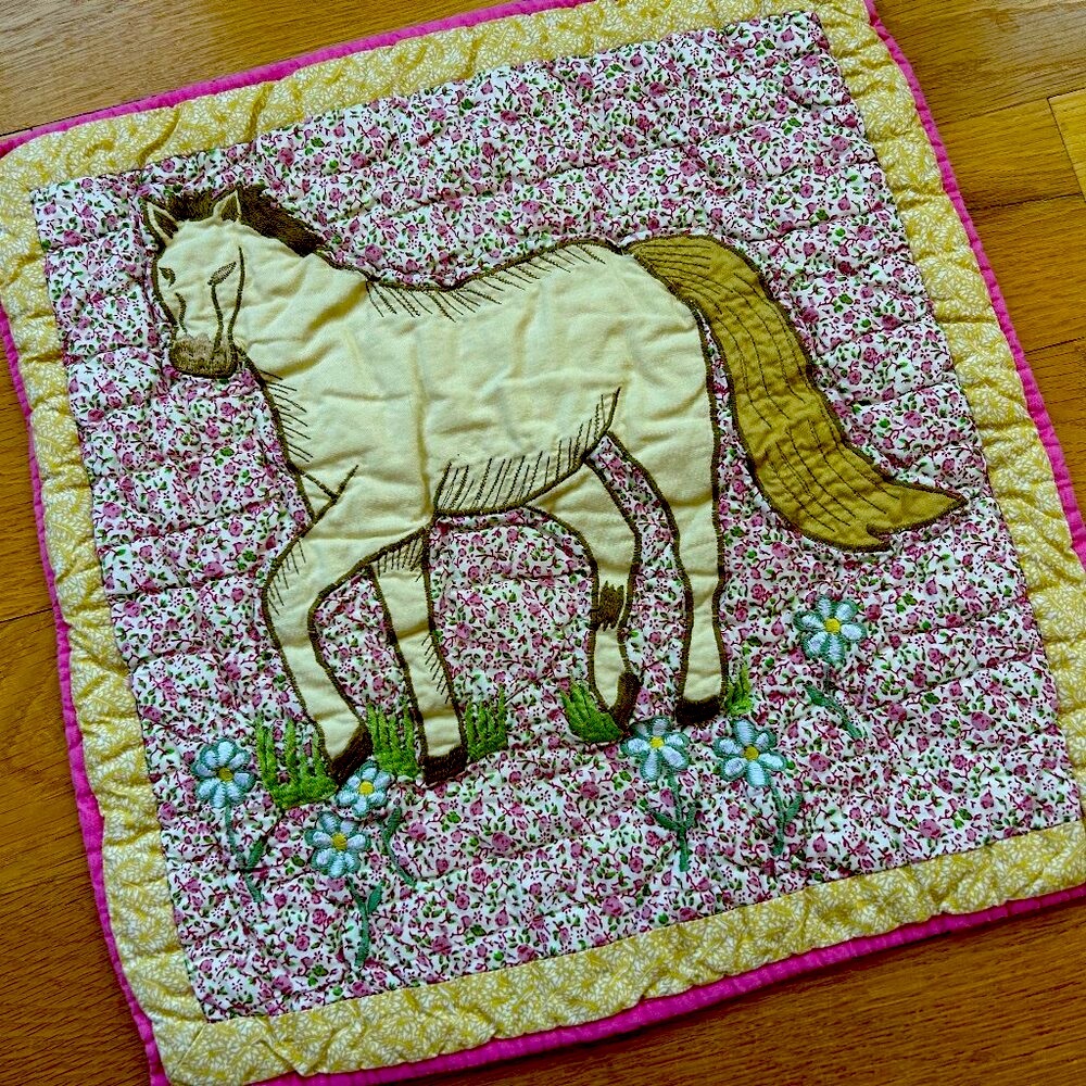 “Ponies in the Pasture” Twin-size Quilt and 2 Pillow Shams by The Company Store - Picture 10 of 14